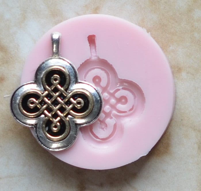 Celtic Knot Pendant Flexible Silicone Mold, Jewelry, Resin, Pendant, Necklace, hung on a chain, Charms, brooch, bracelets, symbol, N255