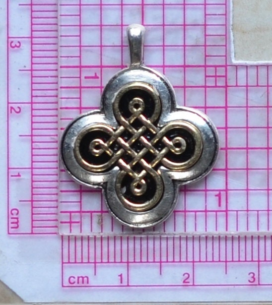 Celtic Knot Pendant Flexible Silicone Mold, Jewelry, Resin, Pendant, Necklace, hung on a chain, Charms, brooch, bracelets, symbol, N255