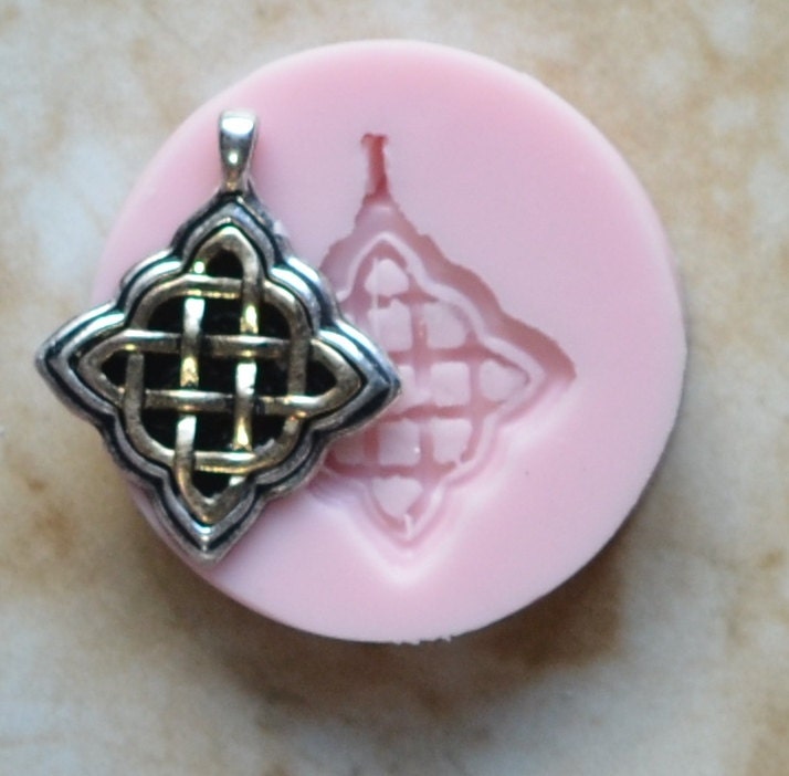 Celtic Knot Pendant Flexible Silicone Mold, Jewelry, Resin, clay, Pendant, Necklace, hung on a chain, Charms, bracelets, symbol, N256