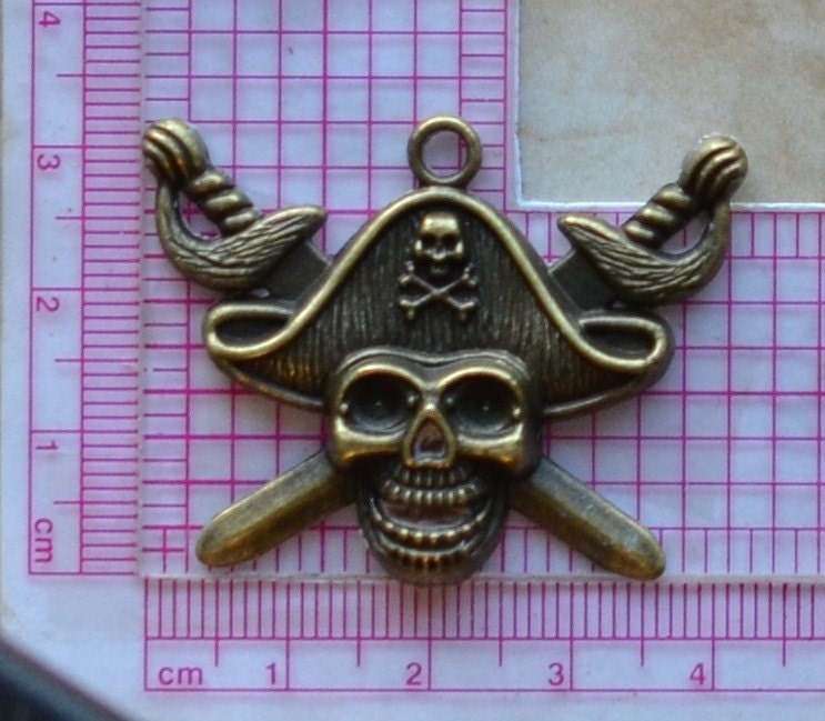 Skull and Crossbones Flexible Silicone Mold, Jewelry, Resin, clay, Pendant, Necklace, hung on a chain, Charms, brooch, symbol, G340