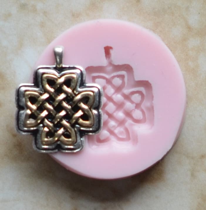 Celtic Knot Pendant Flexible Silicone Mold, Jewelry, Resin, clay, Pendant, Necklace, hung on a chain, Charms, brooch, bracelets, N261