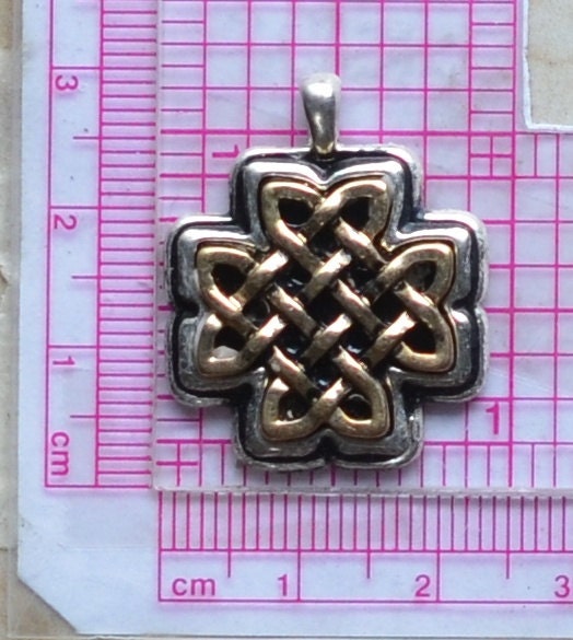 Celtic Knot Pendant Flexible Silicone Mold, Jewelry, Resin, clay, Pendant, Necklace, hung on a chain, Charms, brooch, bracelets, N261