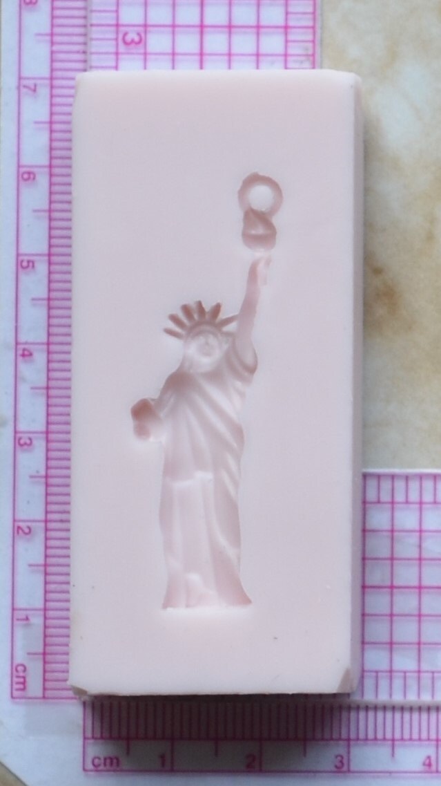 Statue of Liberty Flexible Silicone Mold, Jewelry, Resin, clay, Pendant, Necklace, hung on a chain, Charms, brooch, bracelets, symbol, G310
