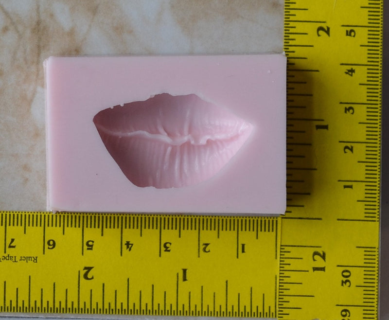 Lips Silicone Mold, Jewelry, Resin, clay, Pendant, Necklace, hung on a chain, Charms, brooch, bracelets, symbol, earrings G354