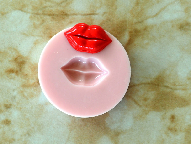 Lips Silicone Mold, Jewelry, Resin, clay, Pendant, Necklace, hung on a chain, Charms, brooch, bracelets, symbol, earrings,  G124